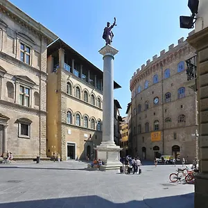 Tornabuoni In Florencia